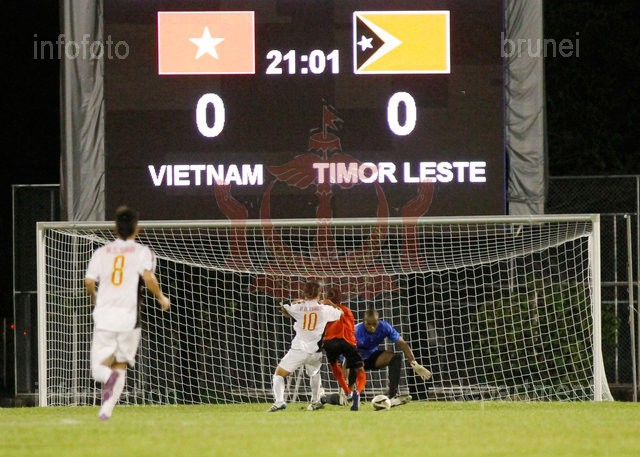 Trước một U.21 Đông Timor gồm đa phần là những cầu thủ từng tham dự SEA Games 26 vừa qua, U.19 Việt Nam đã gặp nhiều khó khăn trong việc khoan thủng khung thành của thủ môn Carlos Cesario.